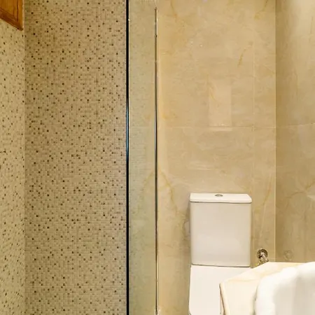 Nymfes Corfu * Corfu (city)